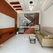 Cần chuyển nhượng nhà 2 tầng khu Nại Thịnh, Sơn Trà.  * Diện tích đất: 59,8m² * Diện tích sàn: 114,8m² * Ngang 4m * 4 phòng ngủ, phòng khách, bếp, phòng thờ, 2 WC * Sân để xe trong nhà  Vị trí thuận tiện, gần sông Hàn, đường Vân Đồn, chợ và trường học. Nh
