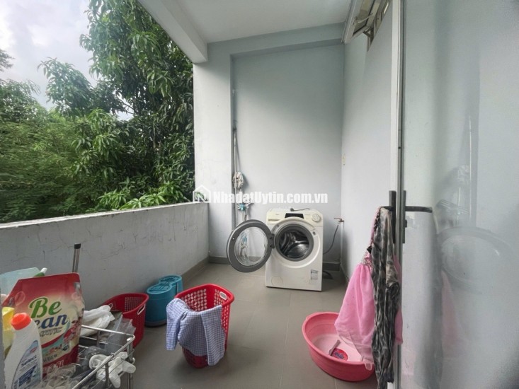 7 tỷ 2 - 100m ngang hơn 8m nhà 3 tầng kiên cố sát Vạn Phúc City - HẺM XE HƠI TỚI CỬA