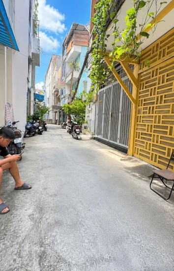 QUY MÔ 5 TẦNG LẠC LONG QUÂN - HXH TRÁNH SÁT MẶT TIỀN - NGANG RỘNG 4.3M - NHÀ ĐẸP