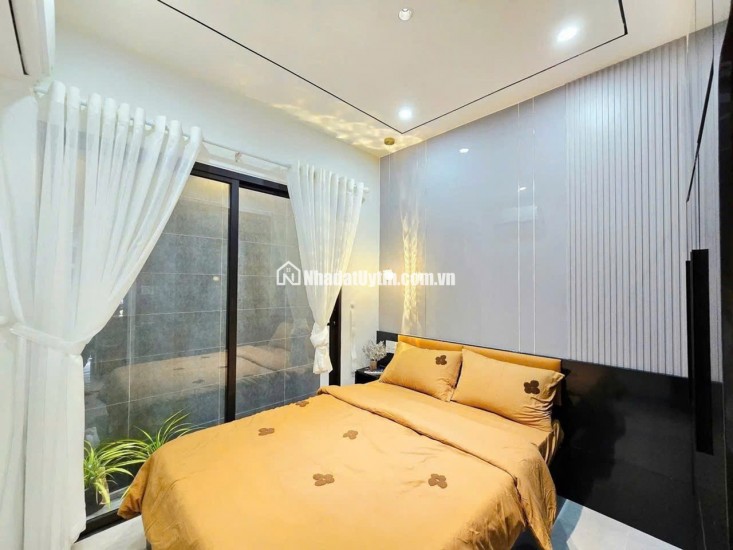 NHÀ MỚI 100% – Ô TÔ NGỦ TRONG NHÀ
