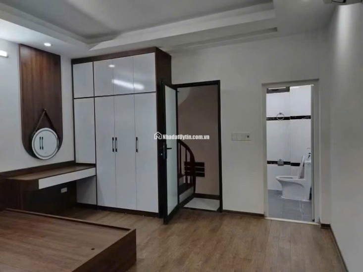 CHO THUÊ NHÀ 318 NGỌC TRÌ – 5 TẦNG , FULL NỘI THẤT, CHỈ 8 TRIỆU/THÁNG