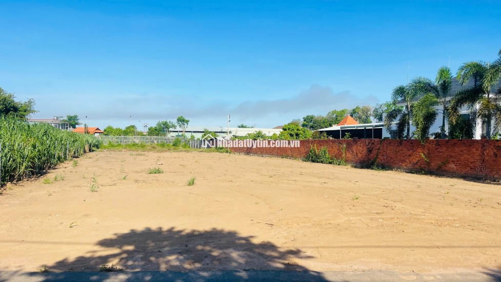 Lô đất diện tích 1.984,9m² cần bán tại Khu phố Nam Hòa.