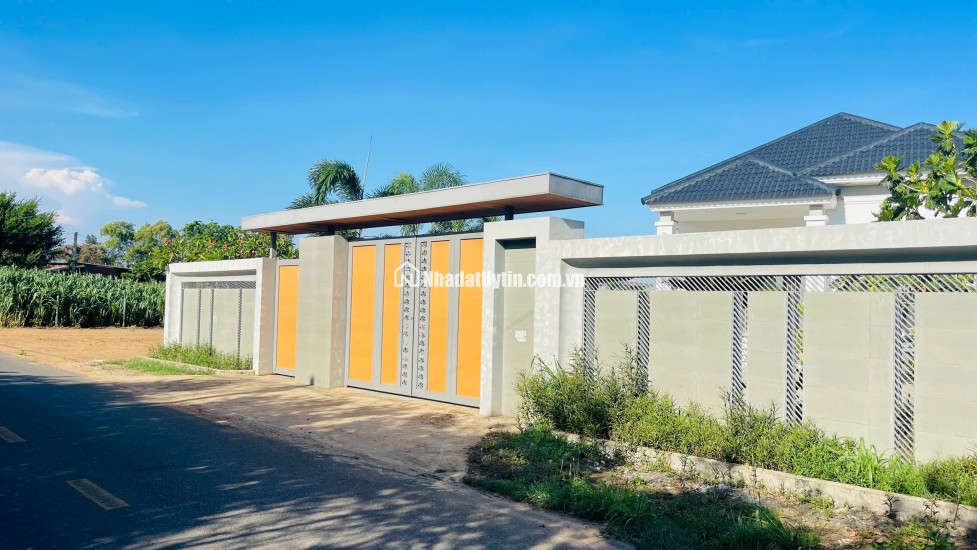 Lô đất diện tích 1.984,9m² cần bán tại Khu phố Nam Hòa.