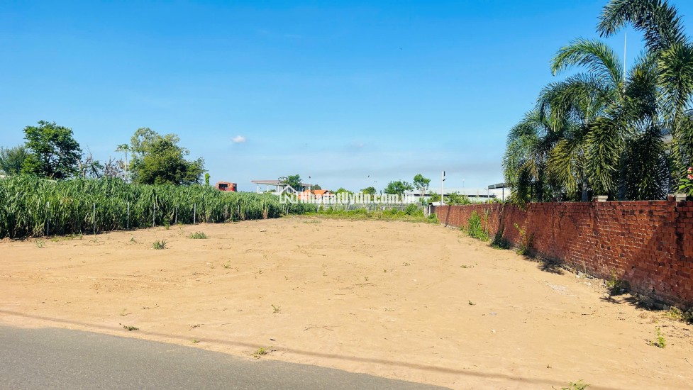 Lô đất diện tích 1.984,9m² cần bán tại Khu phố Nam Hòa.