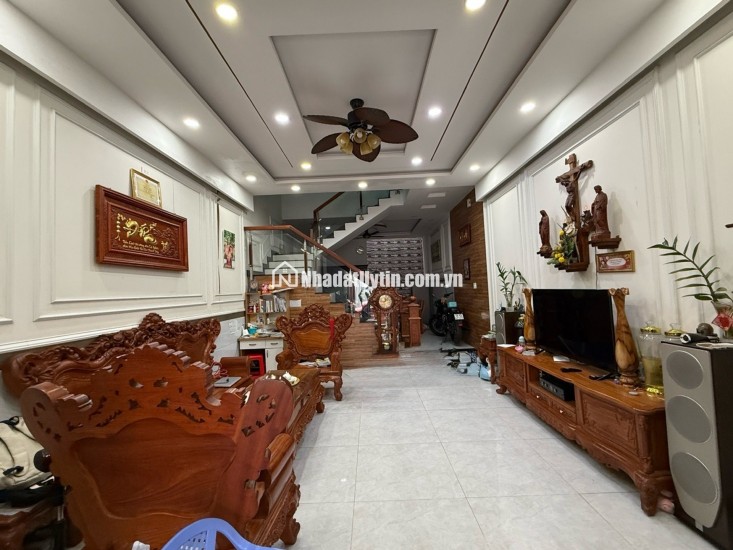 Bán nhà 5 tầng Tân Thới hiêp q12 5,5 x 19 [ 7,4 tỳ] HXH 8 m