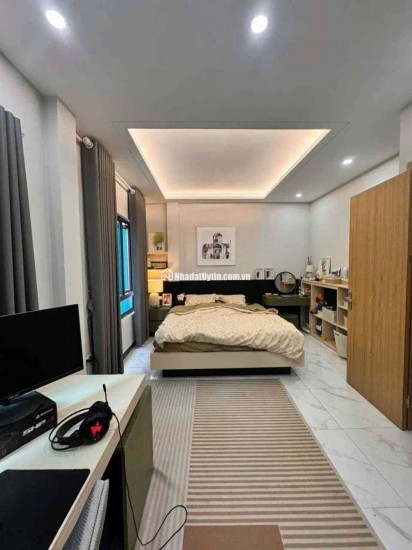 5 Tầng Mới Kính Kooong – 3,95 TỶ- Gần Chung Cư Lộc Ninh