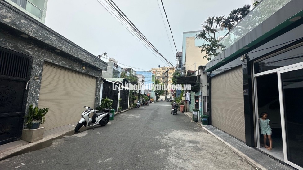 Bán nhà 4 tầng diện tích lớn 240m2 tại đường Trung Mỹ Tây 17 Quận 12 giá 13.8 tỷ sổ hồng riêng