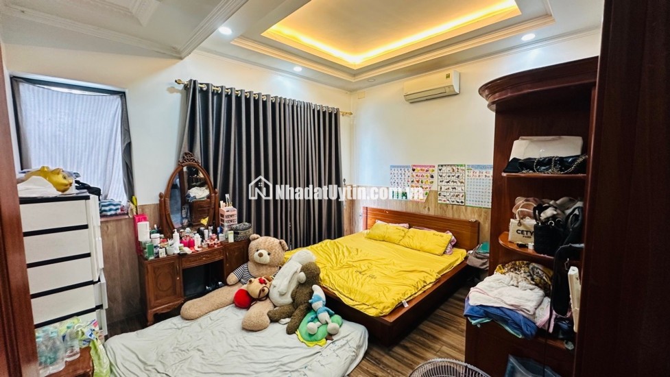 Bán nhà 4 tầng diện tích lớn 240m2 tại đường Trung Mỹ Tây 17 Quận 12 giá 13.8 tỷ sổ hồng riêng