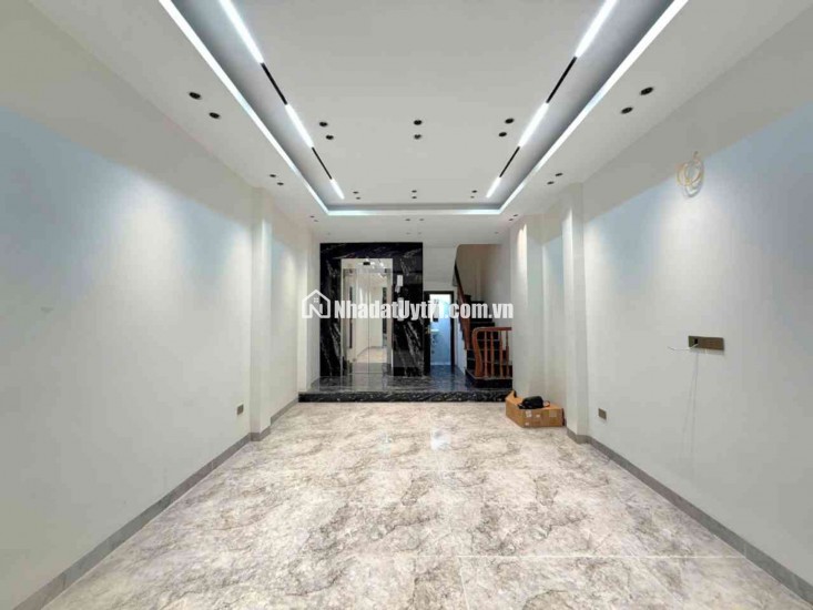 Bán nhà Long Biên 9 tỷ 40m Gara,Thang máy,nhà mới