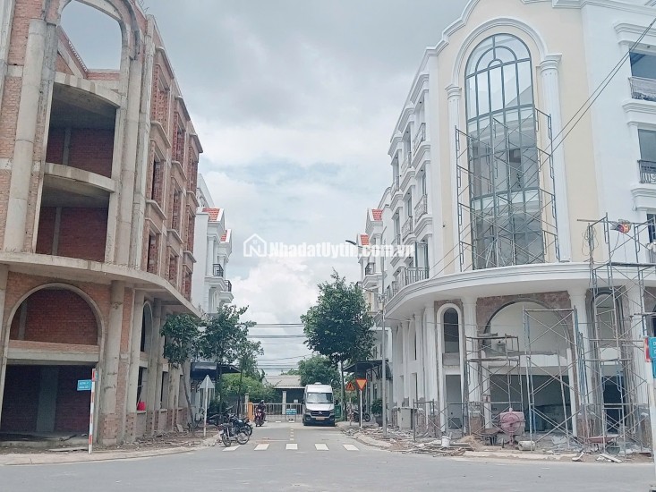 BÁN LÔ GÓC 106M2, NGANG 8M, SÁT SÂN BAY LONG THÀNH CHỈ 4 TỶ.