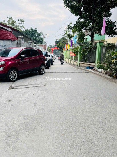 HÀNG HIẾM BÁN ĐẤT NGUYỄN VĂN LINH, LONG BIÊN  SAU 1 NHÀ RA Ô TÔ TRÁNH  KHU VỰC ĐANG PHÁT TRIỂN 31M²  MT 3,5M  4,6 TỶ.