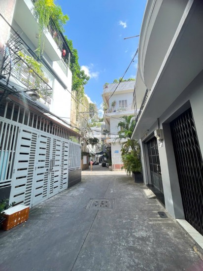 Bán nhà Lạc Long Quân hẻm xe hơi, 60m2, 4 tầng BTCT, giá 8,9tỷ
