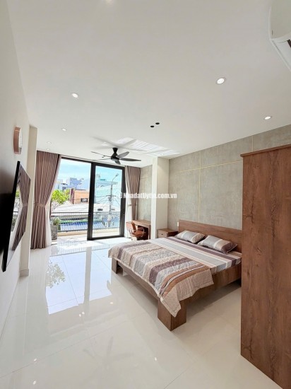  Nhà 3 tầng mặt tiền Nguyên Hồng – Gần Hà Huy Tập