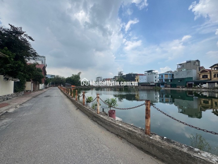 Bán Nhà Bát Khối 11 tỷ 86m ô tô đỗ cửa,vỉa hè view hồ