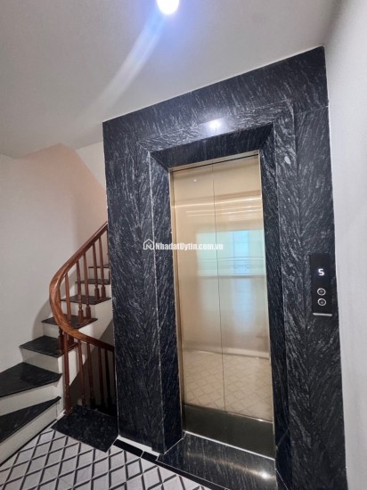Bát Khối 10 tỷ ô tô đỗ cửa,7tầng thang máy,sổ đỏ Long Biên