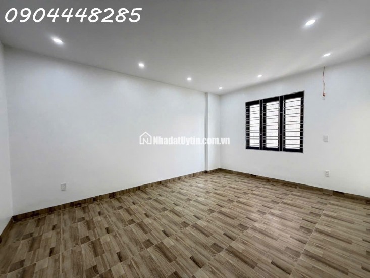 Nhà đẹp độc lập sân cổng riêng mặt ngõ cách đường chính 20m ô tô đỗ cửa tại Đằng Hải Hải An