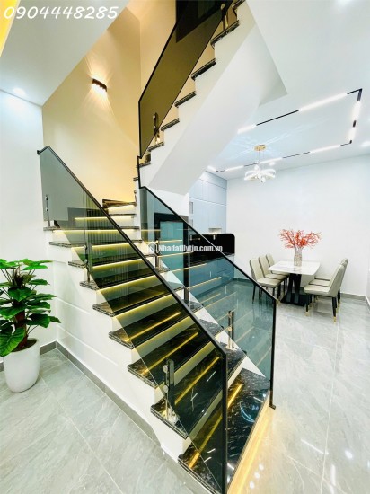 Bán 2 căn 4 tầng xây mới mặt ngõ Hồ Sen