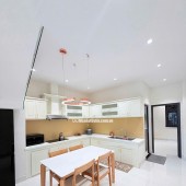  Nhà 3 tầng mặt tiền Nguyên Hồng – Gần Hà Huy Tập
