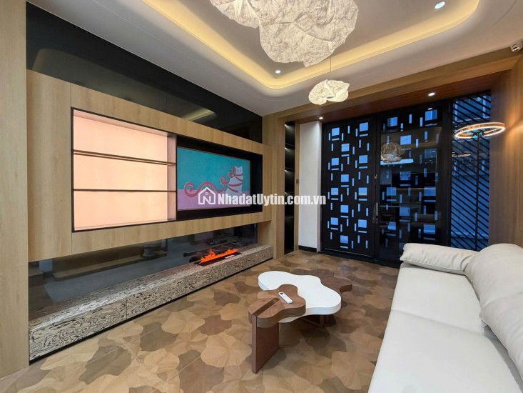 Bán nhà 4T đẹp lung linh đẳng cấp, mới xây, đường Lý Phục Man, hẻm xe hơi, giá nhỉnh 13 tỷ