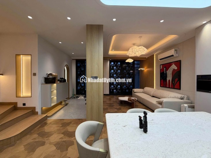 Bán nhà 4T đẹp lung linh đẳng cấp, mới xây, đường Lý Phục Man, hẻm xe hơi, giá nhỉnh 13 tỷ