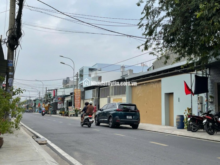 Bán nhà mặt tiền Đặng Thúc Vịnh, Hóc Môn, diện tích 535m2, sổ hồng riêng, giá 18.3 tỷ. LH: 0961725738
