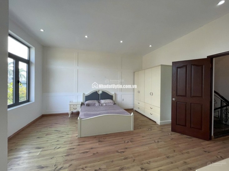 Bán nhà liền kề 5PN + 7WC, giá 8.*** tỷ, 126m2 tại Lô G20,