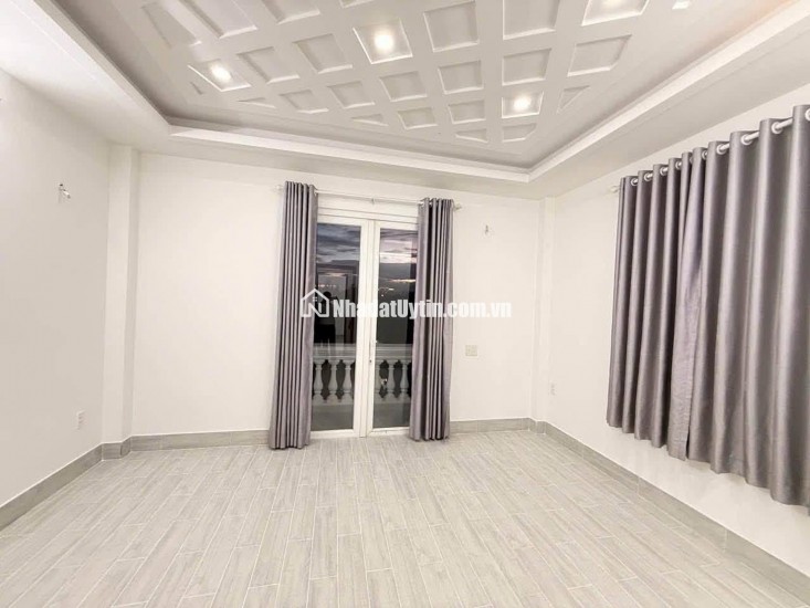 Bán nhà Quận 7 - Huỳnh Tấn Phát 62m2 4tầng 4PN - Ngang 5.7m - Căn góc Ô Tô đỗ Cửa - 8.2 tỷ