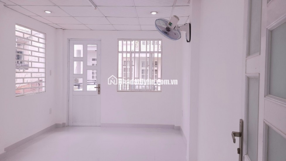 Chính chủ bán nhà mới 3.4*20m, khu biệt thự, hẻm xe tải 6m, 141/ đường Bàn Cờ, P3, Q3, HCM