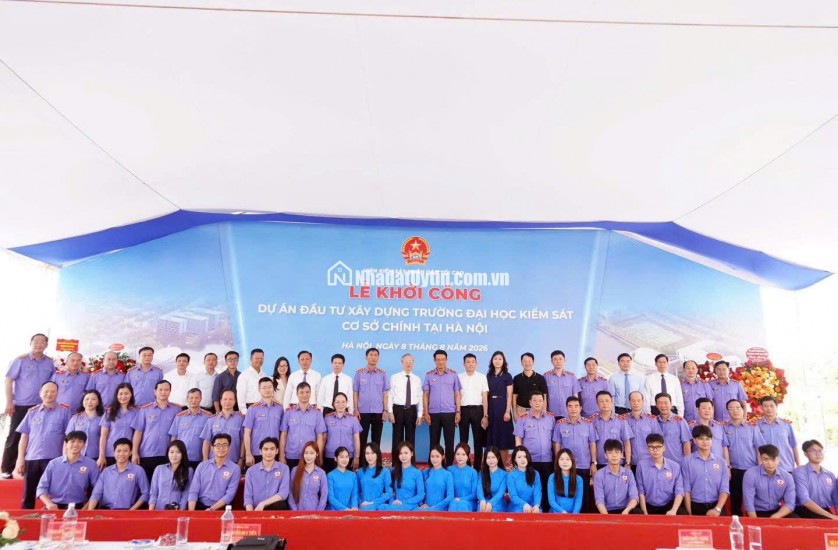 Hàng hiếm bám quốc lộ 6 sát hà đông gần cổng trường đại học