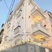 Bán nhà Quận 7 - Huỳnh Tấn Phát 62m2 4tầng 4PN - Ngang 5.7m - Căn góc Ô Tô đỗ Cửa - 8.2 tỷ