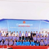 Hàng hiếm bám quốc lộ 6 sát hà đông gần cổng trường đại học